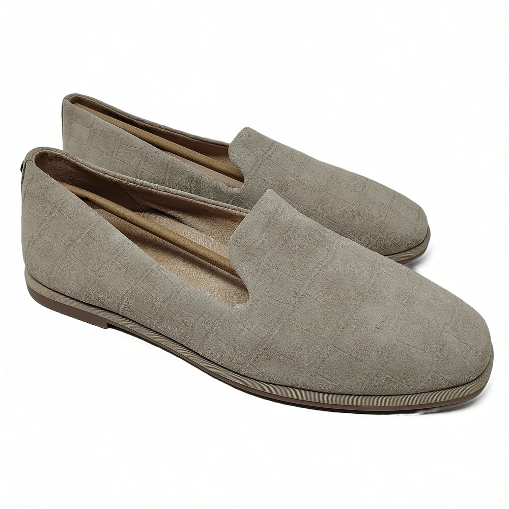 Minimalist Preppy Vionic Willa 2.0 Loafer Size 9.5 Embossed Suede Leather Flat